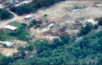 Imágenes áreas obtenidas con drones muestran el deterioro de las riberas del río Micay, debido a la minería ilegal. FOTO: CORTESÍA EJÉRCITO.