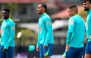 João Pedro (centro) retorna a la Selección de Brasil tras perderse el Mundial. FOTO AFP