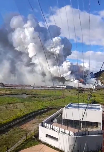 La explosión en la polvorería El Vaquero se registró en la tarde de este miércoles. FOTO: Tomada de X (antes Twitter) @JohaOso15