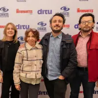 Eduardo Contreras, Diego Rubio, María Elvira Arango, Nena Arrazola, Simón Posada y José Monsalve, el equipo de Los informantes. FOTO cortesía Canal Caracol. 