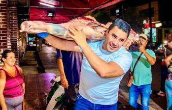 Así se ha dejado ver el alcalde Robinson Baena para promocionar la entrega de alimentos a familias vulnerables. FOTO: Cortesía