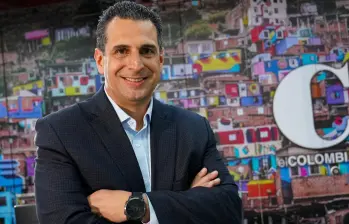 Juan David es ingeniero mecánico de la Universidad Pontificia Bolivariana, tiene un MBA del Instituto Tecnológico de Monterrey y estudios en la Escuela de Negocios de la Universidad de Stanford. 