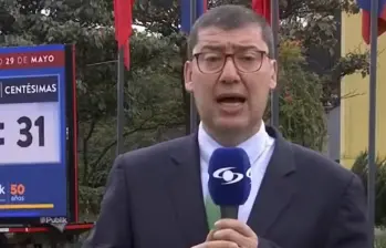 El periodista Jhon Jairo ‘JJ’ Pinilla falleció en Bogotá a los 63 años, informó Noticias Caracol. FOTO: Noticias Caracol