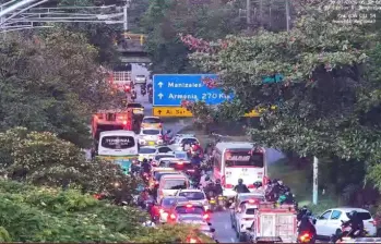 El siniestro causó una fuerte congestión vehicular entre las 6 y las 7 de la mañana de este jueves. FOTO: Cortesía Secretaría de Movilidad