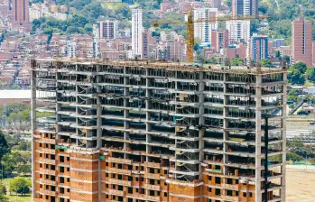 En la imagen, desarrollo inmobiliario en Bello, en donde durante las últimas décadas se han hecho más proyectos frente al estancamiento de Medellín. FOTO JUAN ANTONIO SÁNCHEZ