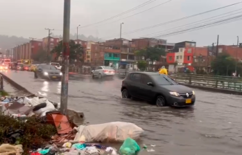 Así lucían algunas vías de Bogotá en medio del aguacero que cayó este miércoles 21 de marzo. FOTO: Captura de video