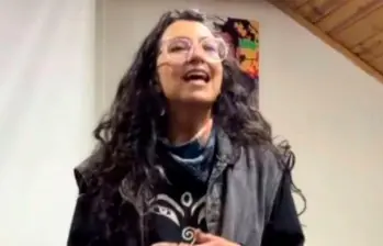 Viviana Marín, integrante de las Juventudes Comunistas (JUCO) en Bogotá. IMAGEN TOMADA DE VIDEO.