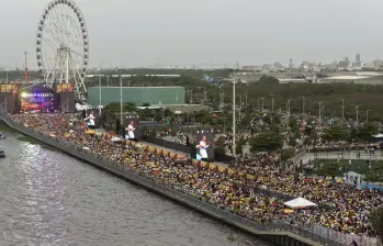 Cierre de campaña de Abelardo De la Espriella en la explanada del Pabellón de Cristal del Gran Malecón de Barranquilla, con más de 50.000 simpatizantes presentes. FOTO redes sociales