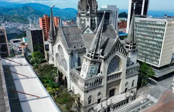 La Catedral de Manizales sufrió el colapso de una de sus torres y daños estructurales tras el terremoto que afectó al Eje Cafetero. FOTO: Manuel Saldarriaga