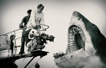 El documental explora cómo Tiburón transformó la relación del cine y la ciencia con estos animales. FOTOS Disney +