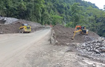 Punto en la variante de Fuemía con paso a un carril en el día y cierre nocturno entre las 7 de la noche y las 5 de la mañana. FOTO: AUTOPISTAS DE URABÁ