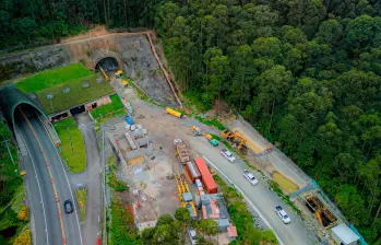 Otro frente de la ampliación del Túnel de Oriente es la finalización del túnel Santa Elena 2, que ya está excavado, con obras de revestimiento, drenaje y pavimentación. Mide 8,2 km. FOTO cortesía 