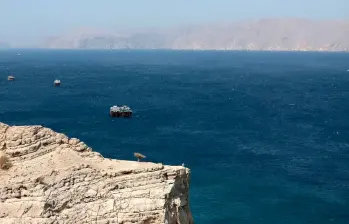 Un cierre prolongado del Estrecho de Ormuz podría retirar hasta 10 millones de barriles diarios del mercado. FOTO: AFP