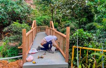 Los puentes se construyen en madera inmunizada para asegurar mayor durabilidad. FOTO: ALCALDÍA