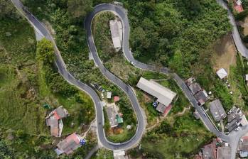 Así quedó la vía Santo Domingo - La Quiebra, construida mediante el mecanismo de Obras por Impuestos. FOTO: Cortesía