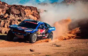 Mattias Ekström sumó su sexta victoria de etapa en el Dakar y se confirma como un especialista en los prólogos, ya que también ganó en los de 2023 y 2024. FOTO AFP