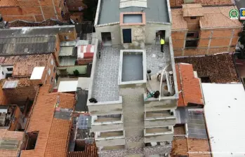 Aspecto del edificio que fue ocupado por las autoridades por presuntos nexos con el ELN. FOTO: Cortesía Fiscalía
