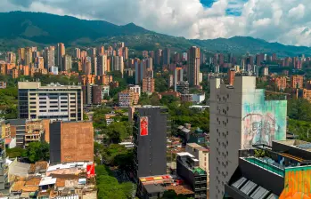 La capital paisa vio cómo la desocupación cayó del 7,9% al 6,7% entre agosto y octubre de este año, hecho que explica en gran medida la fuerza del mercado laboral y el aumento de los ingresos per cápita. FOTO CAMILO SUÁREZ