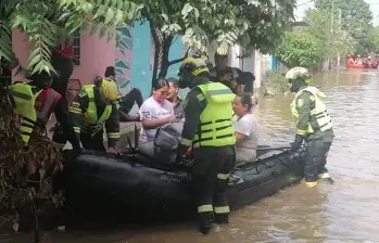 Viviendas anegadas y cultivos bajo el agua reflejan la magnitud de la emergencia invernal que afecta a más de 94.000 familias en Colombia, según la UNGRD. FOTO: Colprensa. 