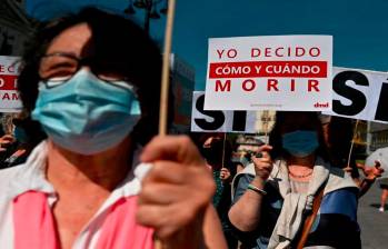 La Corte Constitucional aprobó el acceso a la eutanasia en Ecuador. Foto: AFP. 