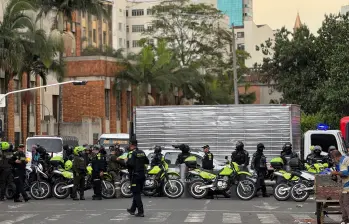 400 miembros de la Fuerza Pública y funcionarios del distrito participaron en el operativo contra el delito. FOTO: CORTESÍA ALCALDÍA DE MEDELLÍN.