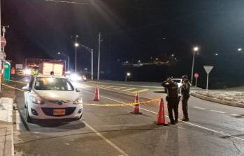 Dentro de este carro falleció Cristian Alexánder Medina Hincapié, de 37 años, luego de ser baleado en la vereda La Frisola, de Palmitas. FOTO: CORTESÍA