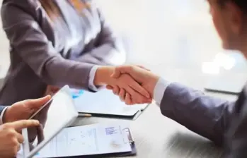 Ventas es uno de los sectores con mayor demanda de talento, con opciones laborales tanto para técnicos como profesionales. FOTO: GETTY