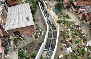 120 metros lineales fueron intervenidos por la Alcaldía para canalizar la quebrada Malpaso. FOTO: Alcaldía de Medellín