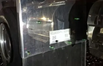El camión que transportaba ayudas humanitarias hacia el Chocó recibió cuatro impactos de arma de fuego en zona rural de Ciudad Bolívar, Antioquia. La mercancía no resultó afectada y no hubo personas heridas. FOTO: Redes sociales. 
