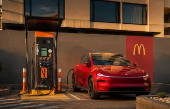 El mercado de vehículos electrificados mantuvo un fuerte ritmo de crecimiento en Colombia durante el primer semestre de 2026. De acuerdo con cifras de la Andi y Fenalco, entre enero y junio se matricularon 24.477 vehículos eléctricos y 44.605 híbridos, para un total de 69.082 unidades. FOTO: Cortesía.