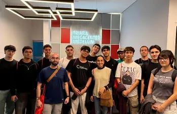 Un grupo de estudiantes de Ingeniería de Sistemas de la Universidad de Medellín visitó las instalaciones del Triara Megacenter, uno de los datacenters más avanzados de la región. Foto: Cortesía