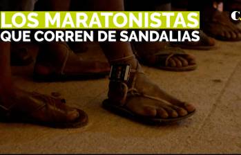 ¿Se imaginan correr una ultramaraton en sandalias? 