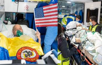 Tras su llegada a Bogotá, continuará su tratamiento en el Hospital Militar Central. Foto: Redes sociales Cancillería @CancilleriaCol