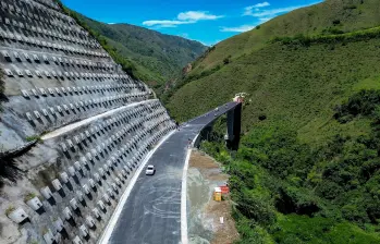 El segundo tramo del Túnel del Toyo, que fue cedido por el Invías a la región, comprende a su vez dos sectores desde Santa Fe de Antioquia hasta la entrada del túnel principal al municipio de Giraldo. FOTO Camilo Suárez