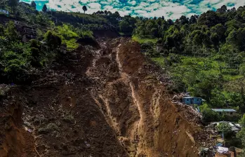 Más de 30 casas fueron arrasadas en Granizal, todavía hay ocho personas bajo tierra. FOTO: CAMILO SUÁREZ
