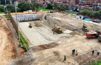 El gran Sistema de Drenaje Sostenible de Primavera Norte, se excava bajo la cancha de Villa Niza. FOTO Cortesía