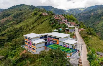 Este colegio debió estar listo hace siete años. Ahora los estudiantes del corregimiento podrán formarse en ciencia e inglés. FOTO: CORTESÍA MINEDUCACIÓN