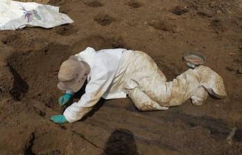 La Unidad de Búsqueda de Personas dadas por Desaparecidas recuperó siete cuerpos en el cementerio de Mancomoján, en medio de labores humanitarias en los Montes de María. Imagen de referencia. Colprensa. 