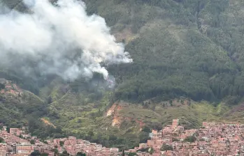 El incendio en el Cerro Quitasol. Foto: cortesía. 