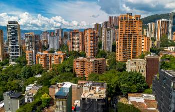 Las autoridades realizan inspecciones para verificar licencias, uso del suelo y condiciones de convivencia en alojamientos de renta corta. FOTO EL COLOMBIANO. 