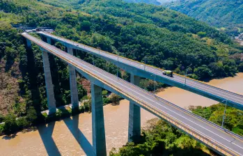 Odinsa alcanzó por primera vez la calificación ‘AAA(col)’ otorgada por Fitch Ratings, la máxima nota crediticia en Colombia, respaldada por su solidez financiera y estrategia de crecimiento. FOTO cortesía Odinsa