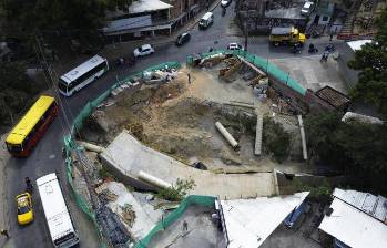 Avance de la construción del puente la limona que une a Itagui con San Antonio de Prado. Lugar: Puente la limona Personajes: foto: Manuel Saldarriaga Quintero.
