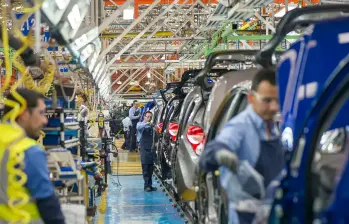 Entre enero y noviembre, el país matriculó 224.070 vehículos y 88.977 motos solo en noviembre, impulsando la recuperación del sector. FOTO: Cortesía