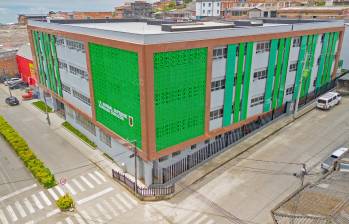 Ipropanel utiliza cerca de 120 toneladas de materia prima reciclaje para la producción de los 20 000 m² de paneles mensuales. FOTO: Cortesía.