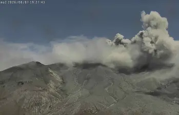 Emisión de ceniza en el volcán Puracé. FOTO Servicio Geológico Colombiano