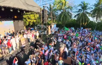 Cepeda en tarima, a cielo abierto, en Montería, Córdoba, pese a prohibición de ley antes de elecciones el 31 de mayo. Foto: tomada de video