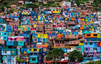 Constelaciones es la obra de arte urbano más grande de Medellín y está ubicada en la comuna 3, Manrique. FOTOS Julio César Herrera