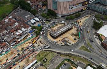 Las obras del nuevo intercambio vial de Mayorca (ubicado en la calle 50 Sur con la avenida Las Vegas, entre Envigado y Sabaneta). El costo supera los $58.000 millones (incluyendo interventoría), financiado por el Área Metropolitana y municipios del sur. Foto: Cortesía