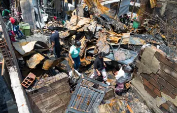 Así quedaron las viviendas, muchas de ellas de dos y tres plantas, que resultaron afectadas por el incendio registrado sobre las 8:30 p.m. del pasado domingo. FOTO: MANUEL SALDARRIAGA