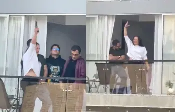 En una imagen, se ve a la mujer disparando con un arma al aire. En la otra, sin arma, solo hace el gesto hacia quienes la mira. FOTO: CAPTURAS DE PANTALLA.